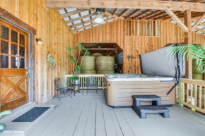 Clarkesville Rustic Hideaway on 38-Acre Farm!